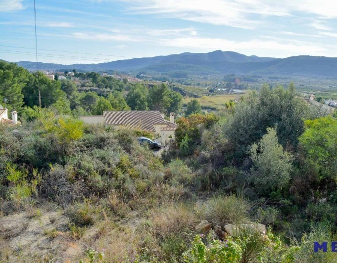 Terreno urbanizable en venta en Alcalalí