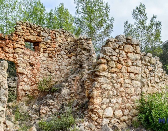 Parcela con ruina en venta en Alcalalí