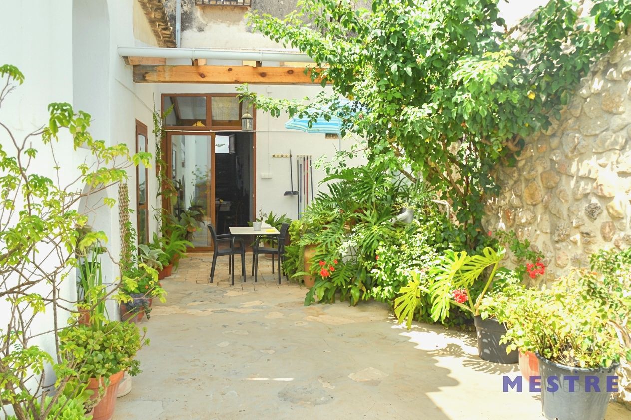 Casa de pueblo con patio en venta en Xaló