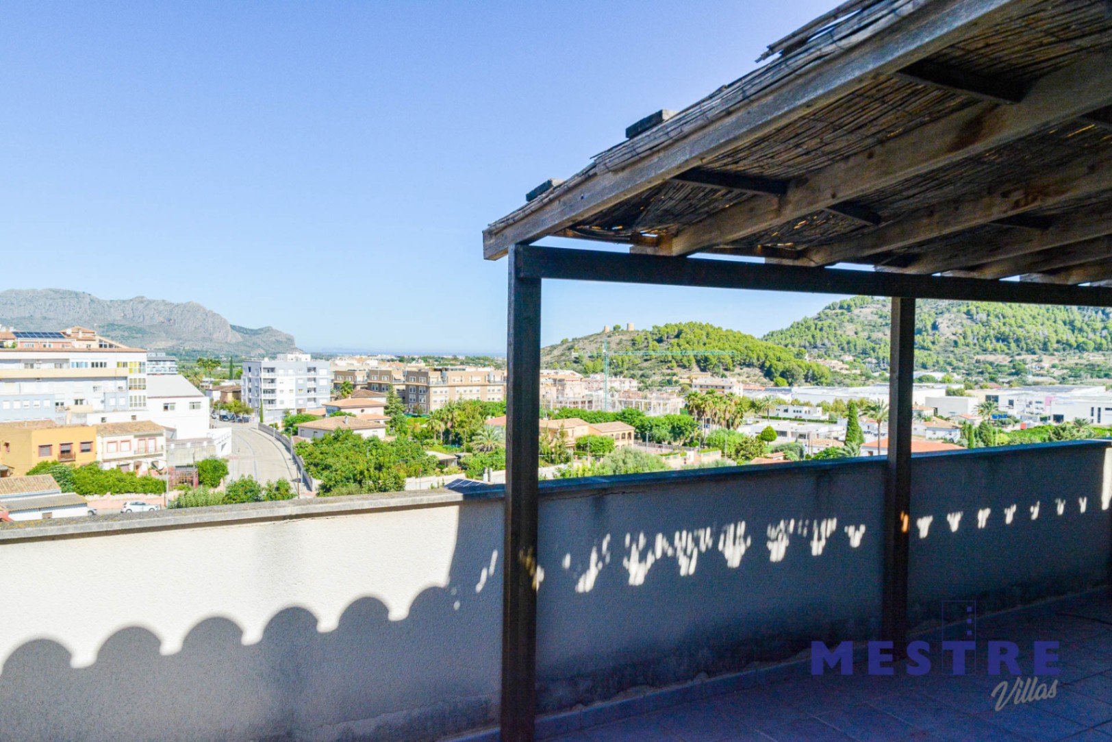 Apartamento ático dúplex con piscina en venta en Pedreguer