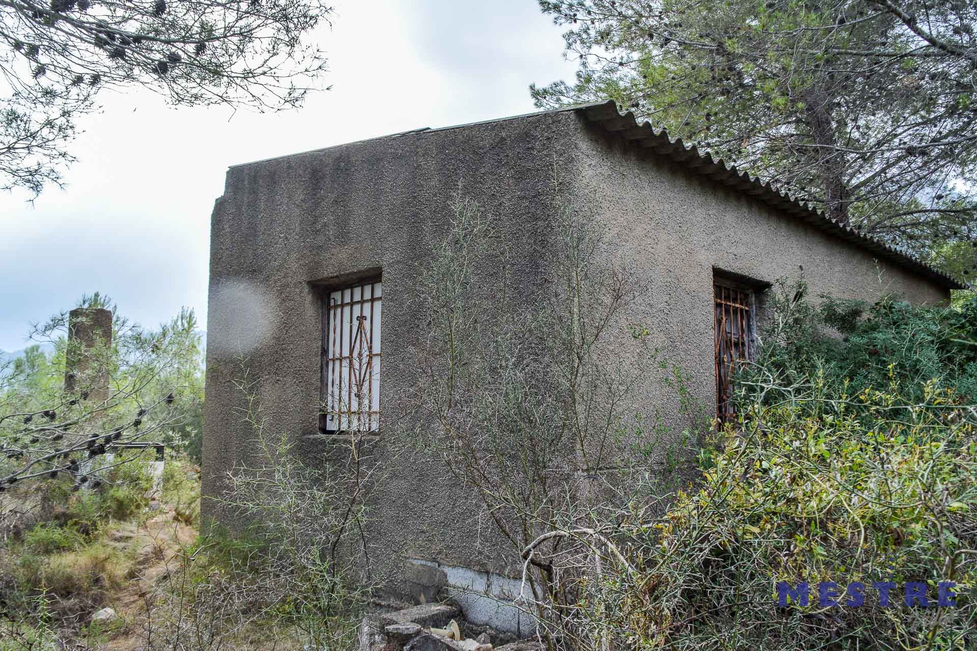 Terreno con casa de campo en venta en Alcalalí