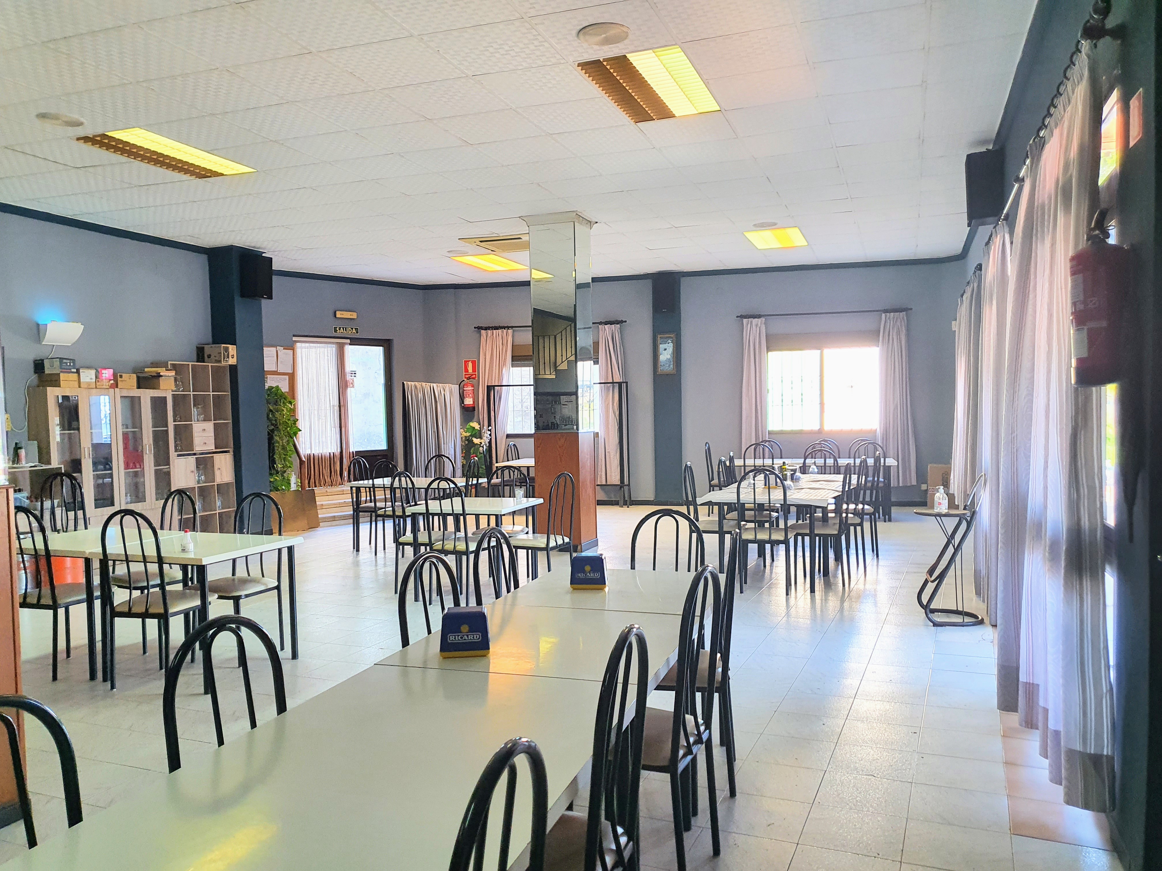 Sale of Restaurant with two dining rooms with terrace and housing in Tormos